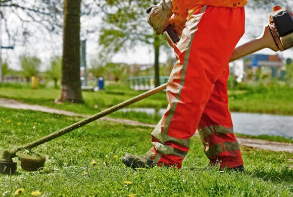 commercial-grass-cutting-services-worcestershire-scaled